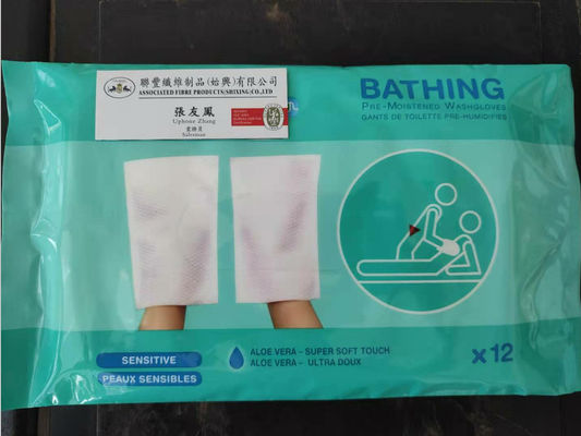 Găng tay rửa mặt làm ẩm trước khi tắm Aloe Vera Super Soft Touch